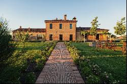 Beautiful hilltop property in the heart of Tuscany with 360-degree views