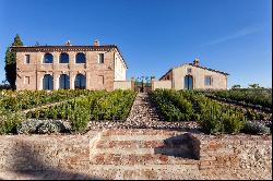 High-end villa in the heart of the Tuscan Val d'Orcia countryside