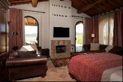 High-end villa in the heart of the Tuscan Val d'Orcia countryside