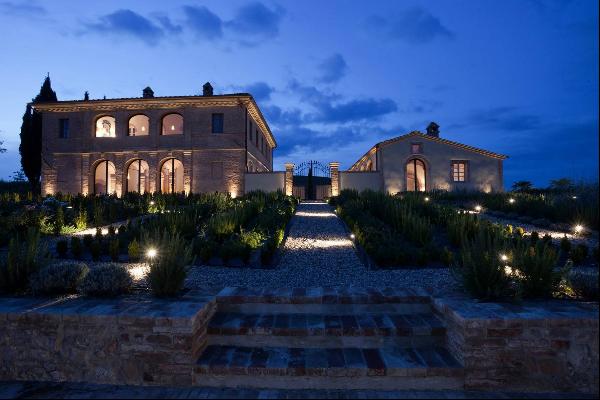 High-end villa in the heart of the Tuscan Val d'Orcia countryside