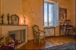 Authentic Florentine Apartment by the Arno River