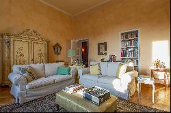 Authentic Florentine Apartment by the Arno River