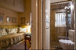 Authentic Florentine Apartment by the Arno River