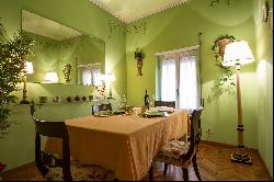 Authentic Florentine Apartment by the Arno River