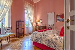 Authentic Florentine Apartment by the Arno River