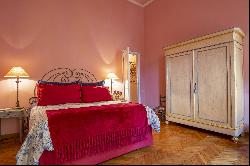 Authentic Florentine Apartment by the Arno River