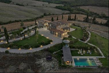 A beautiful farmhouse complex in Val d'Orcia