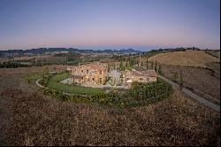 Villa Lilla, a beautiful farmhouse complex in Val d'Orcia