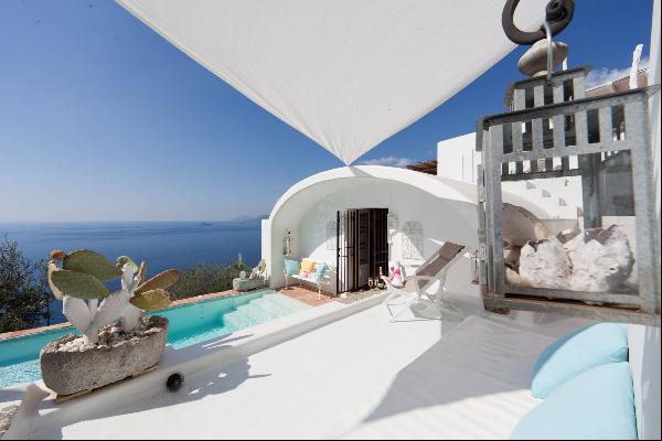 A beautiful villa overlooking the Amalfi Coast