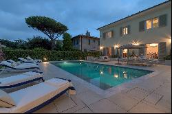 Villa Romano - Beautiful Seafront Tuscan home