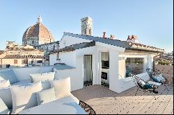 Wonderful boutique apartment overlooking the rooftops of Florence