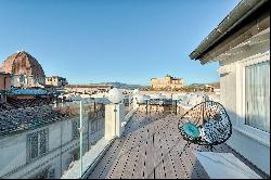 Wonderful boutique apartment overlooking the rooftops of Florence