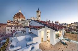 Wonderful boutique apartment overlooking the rooftops of Florence