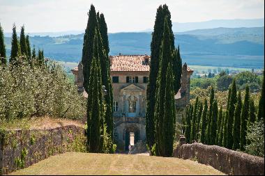 An Architectural Masterpiece in the hills surrounding Siena