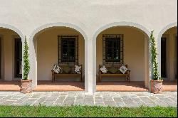 Lovely Villa Olivia immersed in the greenery of the Tuscan countryside