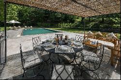 Lovely Villa Olivia immersed in the greenery of the Tuscan countryside