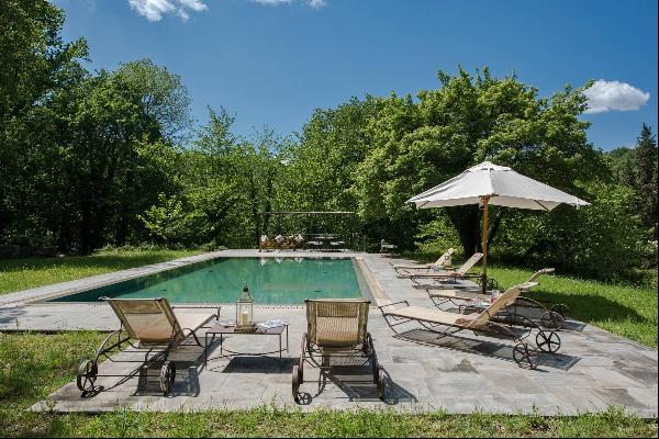 Lovely Villa Olivia immersed in the greenery of the Tuscan countryside