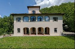 Lovely Villa Olivia immersed in the greenery of the Tuscan countryside