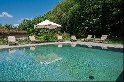 Lovely Villa Olivia immersed in the greenery of the Tuscan countryside