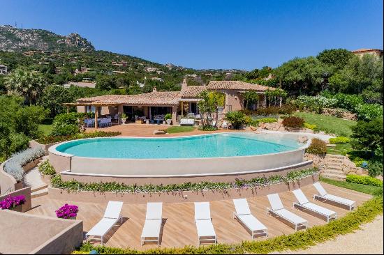 Villa Pantogia in a dominant position with incredible views of the sea