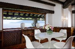 Luxury villa in Ansedonia with breathtaking views of the Argentario Peninsular