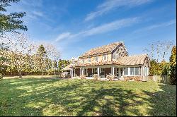 HAMPTON'S SHINGLED TRADITIONAL CLOSE TO THE VILLAGE