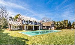 HAMPTON'S SHINGLED TRADITIONAL CLOSE TO THE VILLAGE