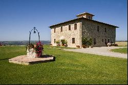 A luxurious estate overlooking the Umbrian countryside