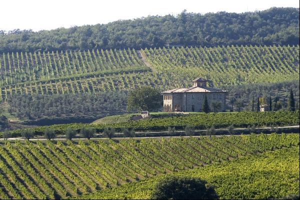 A luxurious estate overlooking the Umbrian countryside