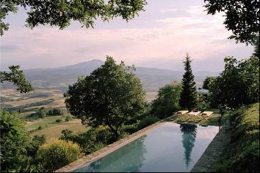 A charming villa in the enchanting Val d'Orcia valley