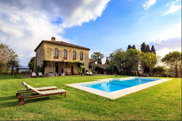 Charming estate in the picturesque Val d'Orcia countryside