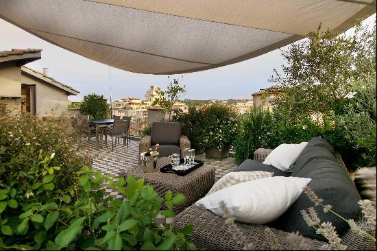 Luxurious charming Penthouse in the heart of Rome