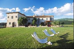 Casa Lappolina - a majestic villa in the Tuscan Val d'Orcia countryside