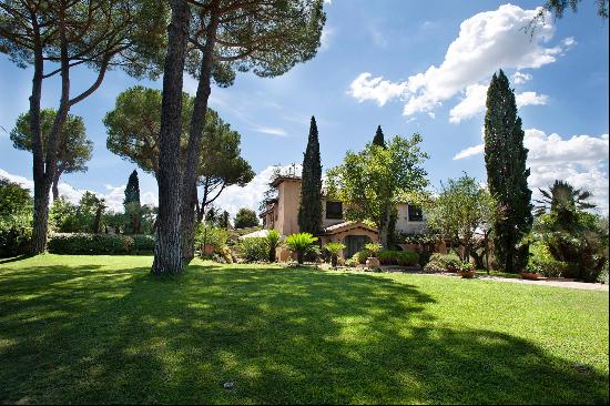 Lovely mansion with swimming pool 30 minutes from Rome