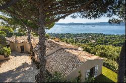 Character villa with breathtaking sea views over the Gulf of Saint-Tropez