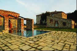 A remarkable farmhouse within the grounds of a Tuscan castle