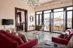 Beautiful Grand Canal top floor apartment