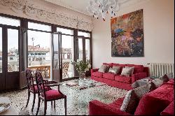 Beautiful Grand Canal top floor apartment