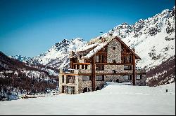 Extraordinary luxury chalet in the most unbeatable setting
