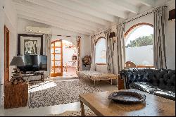 Villa with sea views and tourist license in Es Pujols