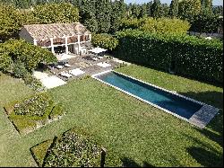 An elegant propert with amazing gardens in Provence !