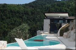 Casa Roccia - an impeccably designed villa overlooking the medieval Lucca