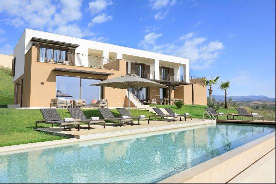 Stunning four bedroom villa overlooking southern Sicilian coast