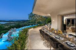 Nature - an innovative and beautiful villa in a dominant position