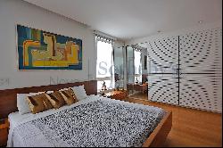 Renovated, decorated and private seafront penthouse