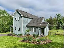 Modern Farmhouse Close to Town