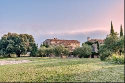 Mas Cézanne, a very private and authentic estate in Provence