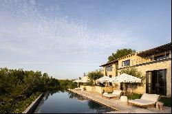 Luxurious Villa with stunning views of the Alpilles