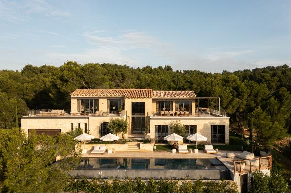 Luxurious Villa with stunning views of the Alpilles