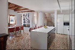 Lovely contemporary penthouse close to San Marco